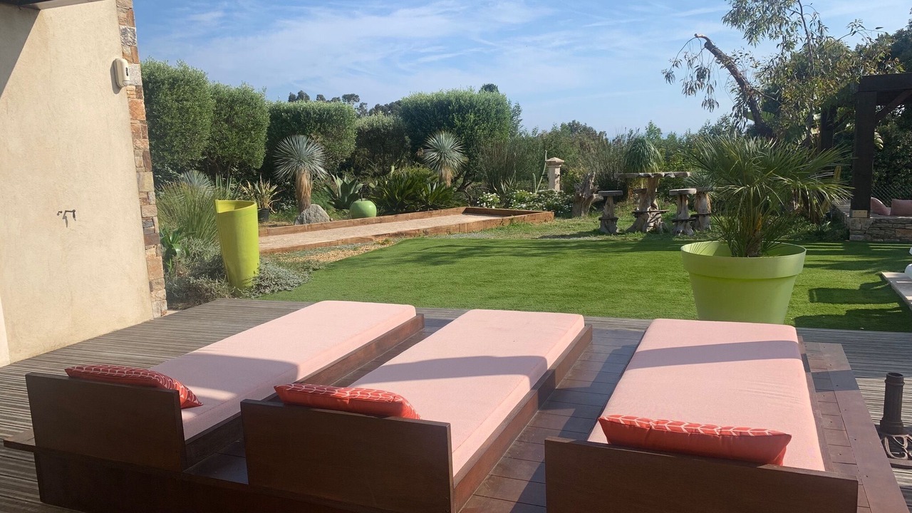 Photo of Patio Balcony in Rayol-Canadel-sur-Mer