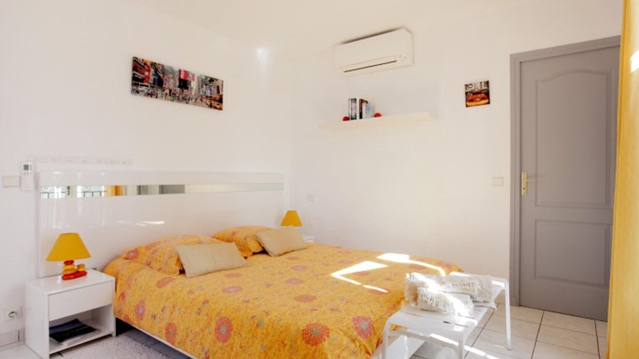 Photo of Bedroom in Mandelieu-La-Napoule