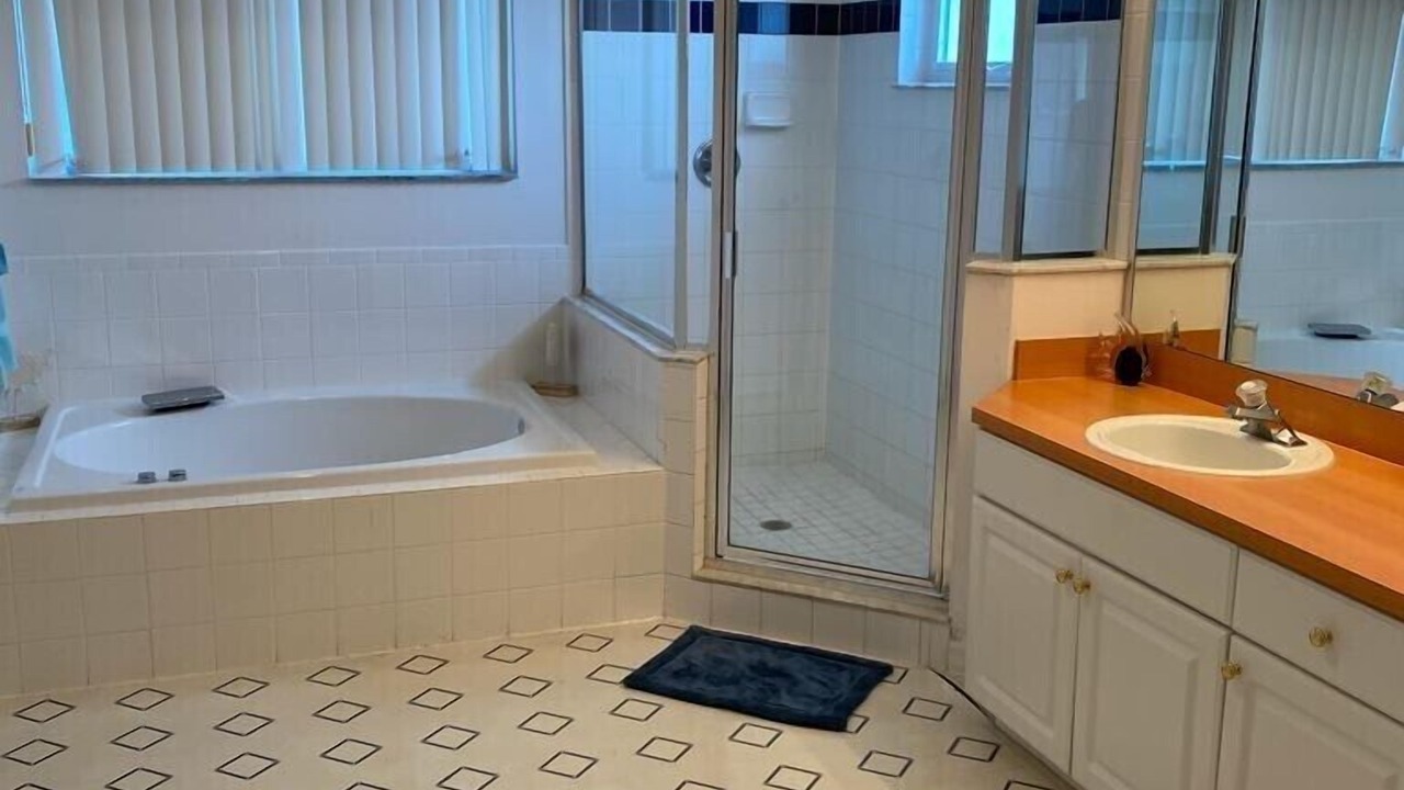 Photo of Bathroom in Sunset Lakes
