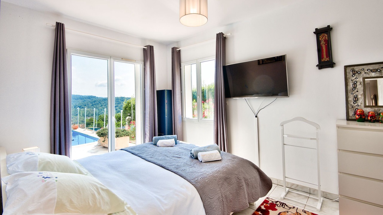 Photo of Bedroom in Saint-Raphael