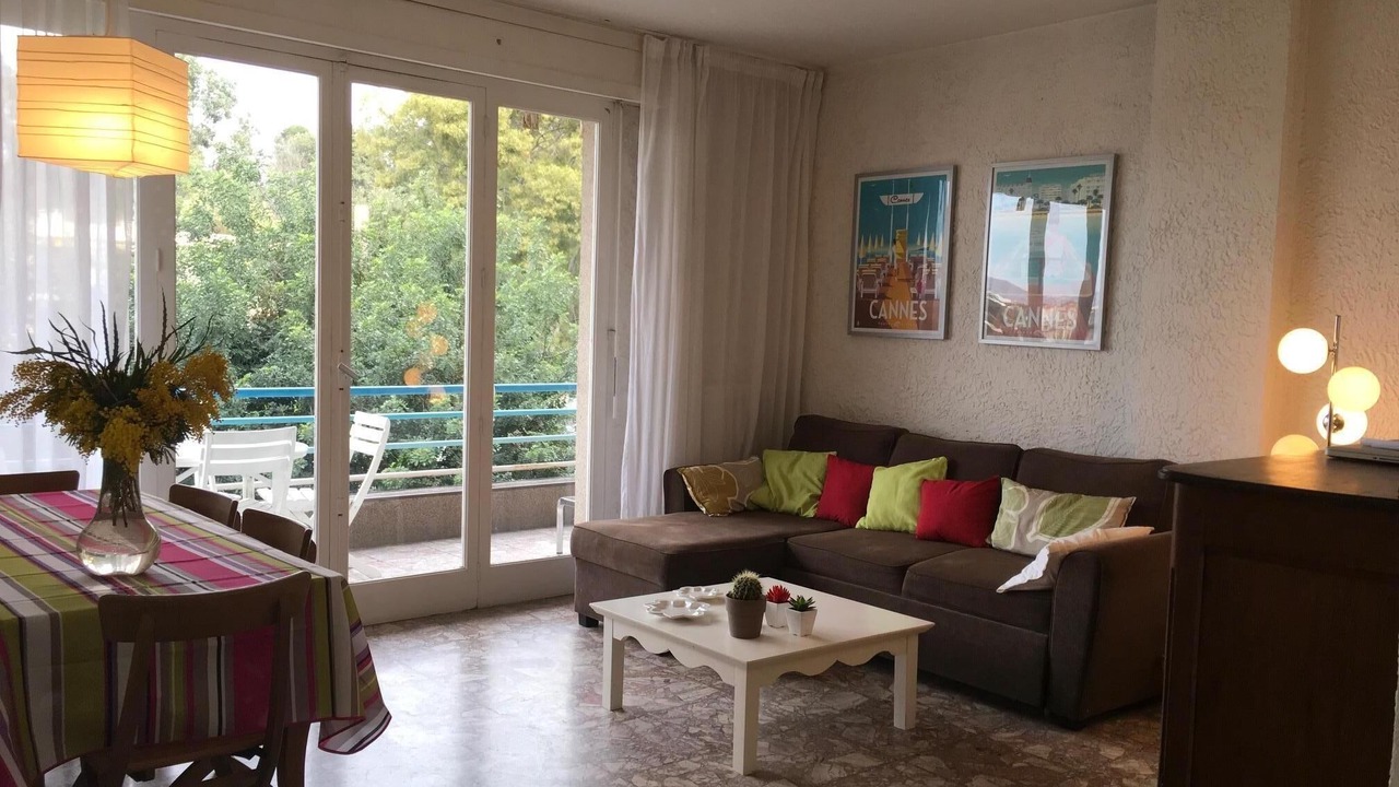 Photo of Livingroom in California - Pezou
