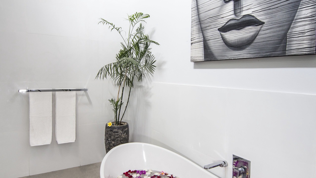 Photo of Bathroom in Sunset Road