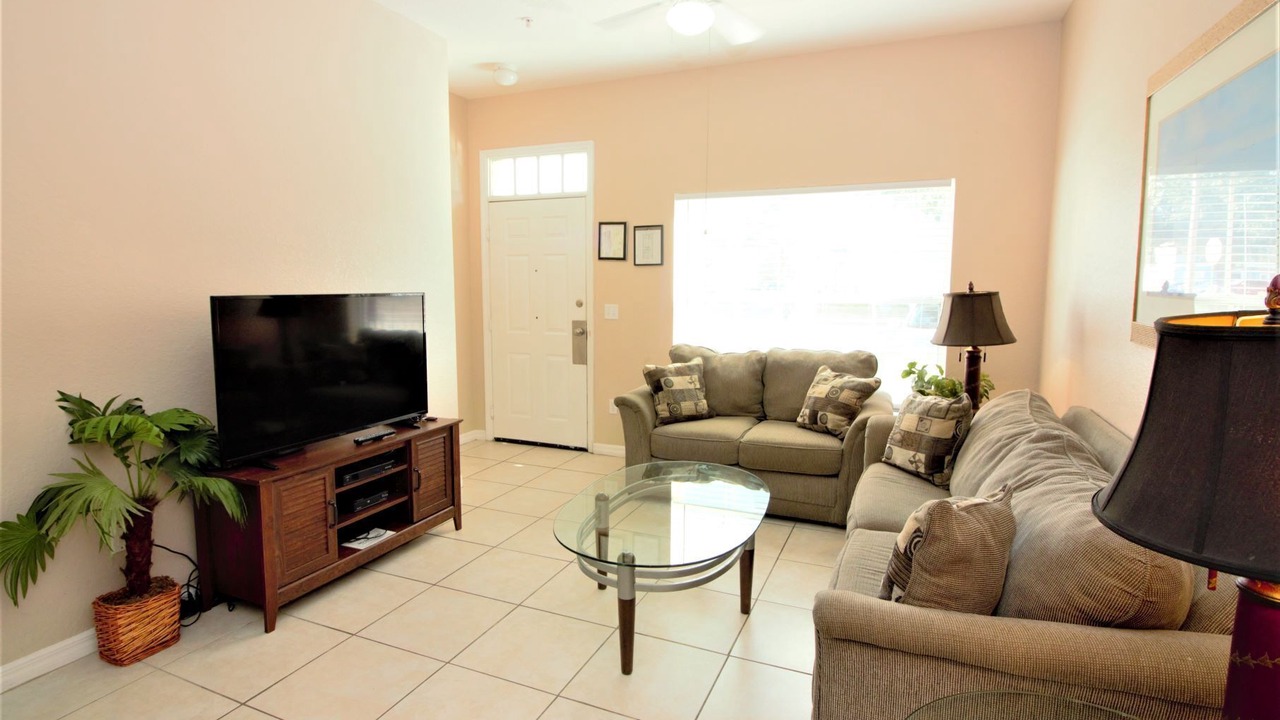 Photo of Livingroom in Venetian Bay Villages