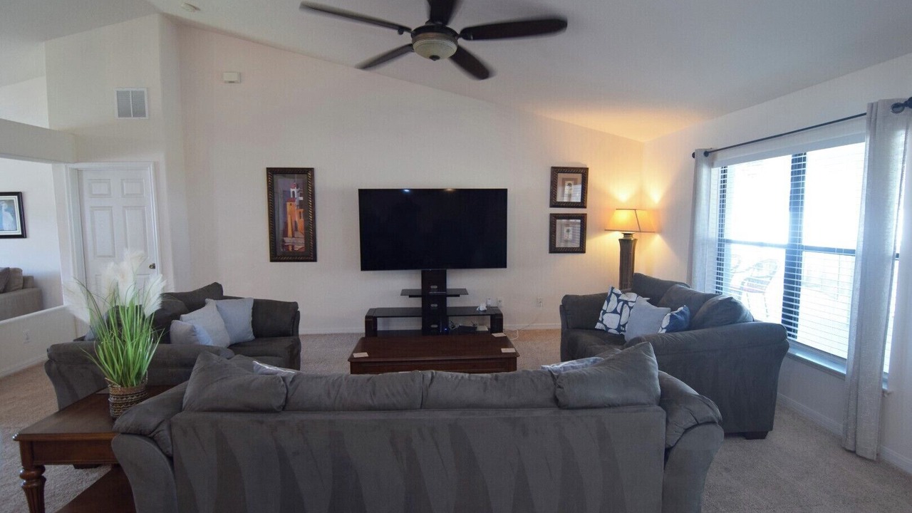 Photo of Livingroom in Legacy Park
