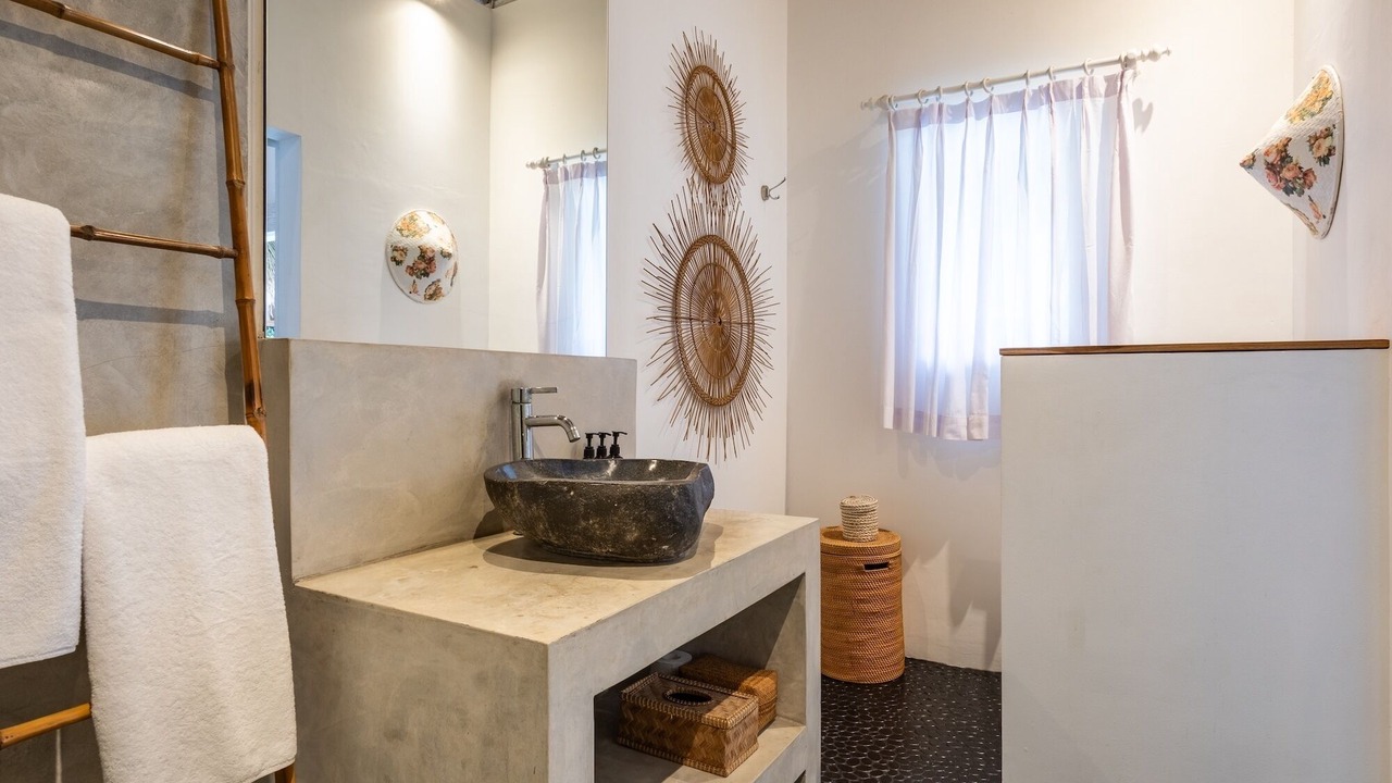 Photo of Bathroom in Petitenget