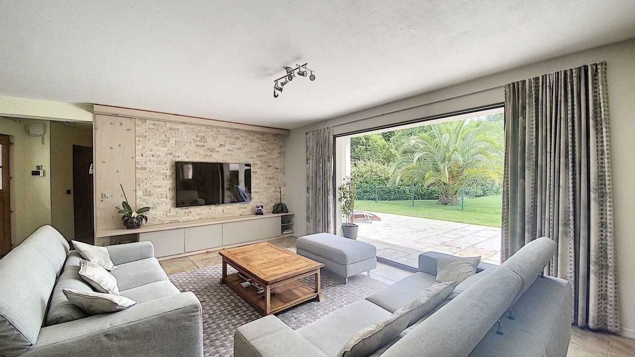 Photo of Livingroom in Saint-Paul-en-Foret