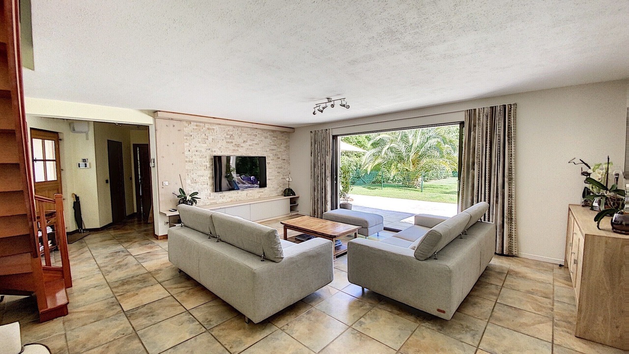 Photo of Livingroom in Saint-Paul-en-Foret