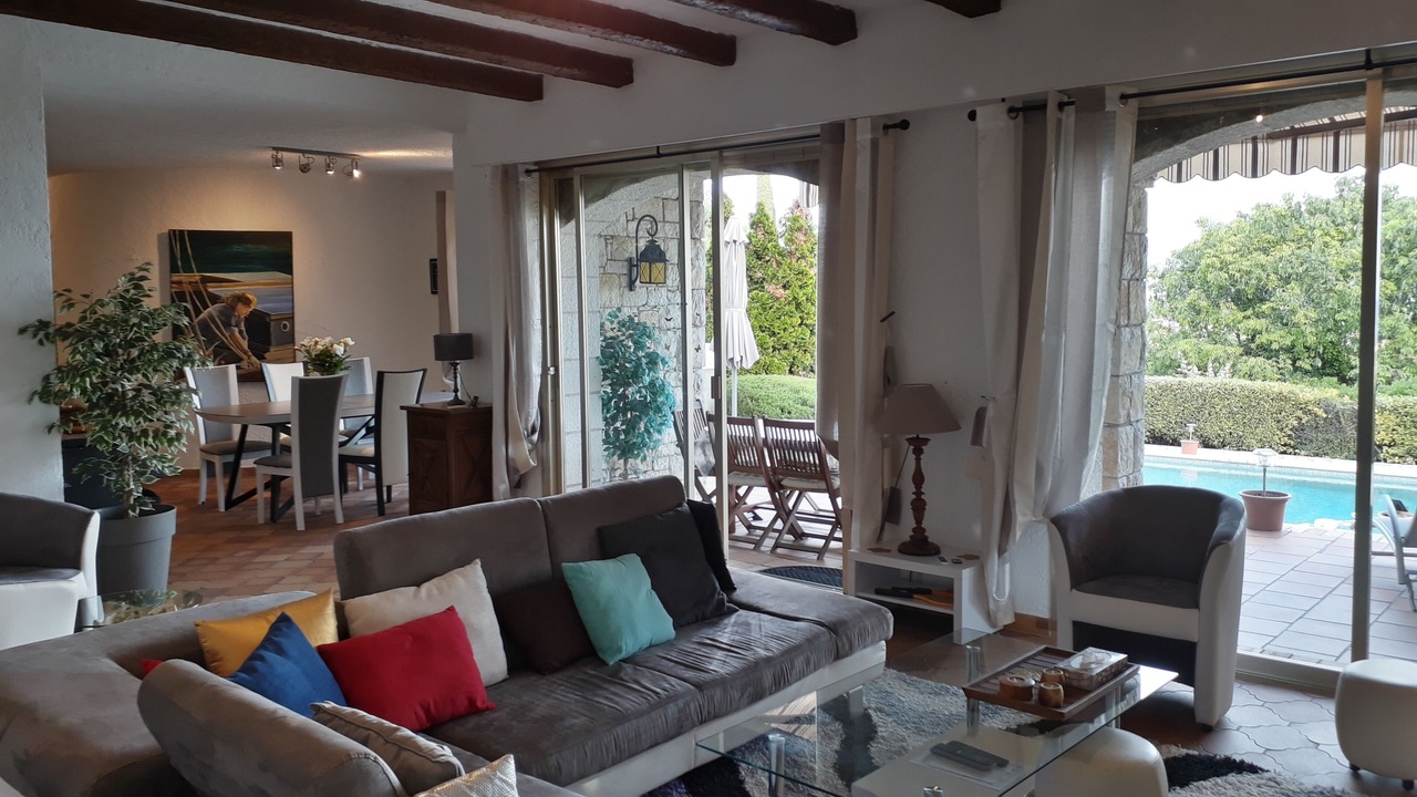 Photo of Livingroom in Gairaut