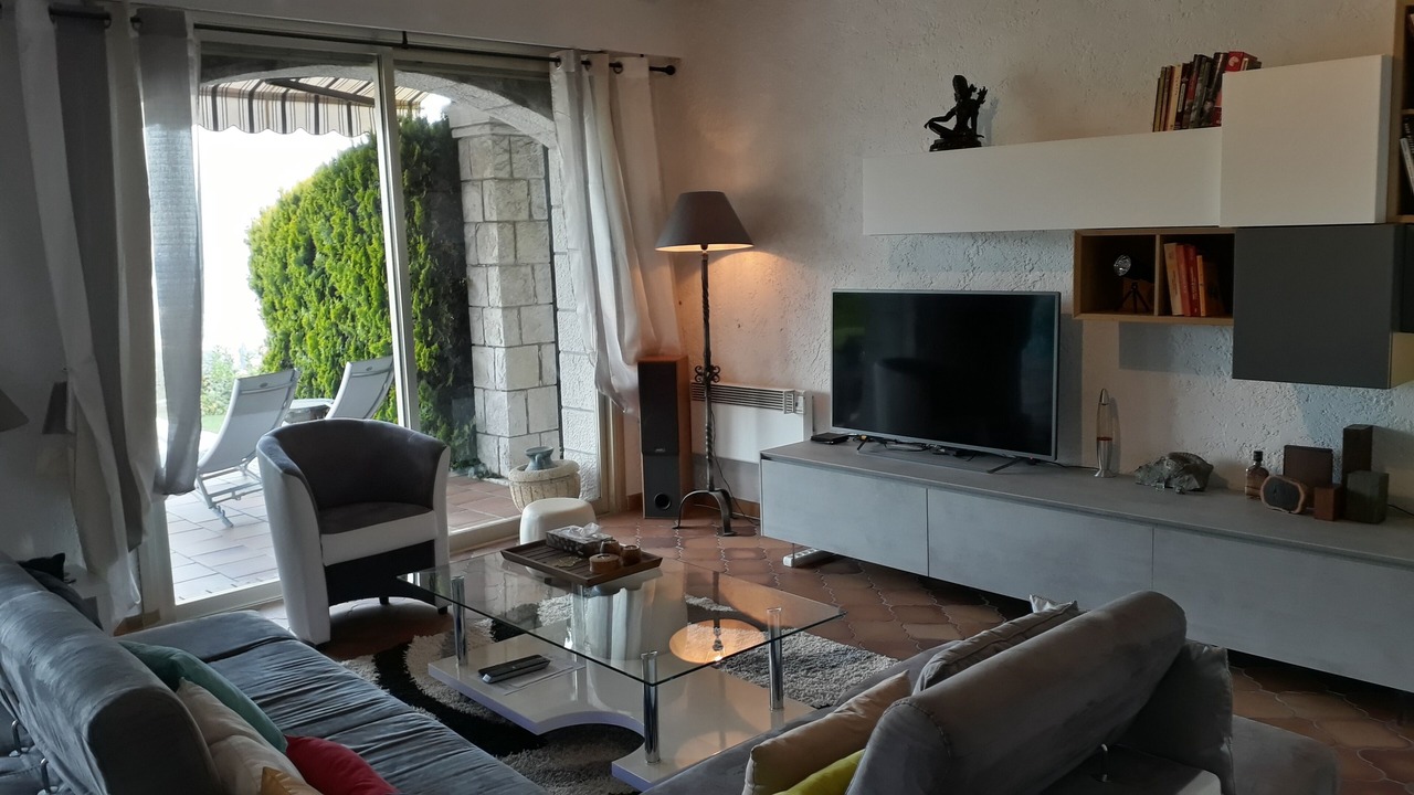 Photo of Livingroom in Gairaut
