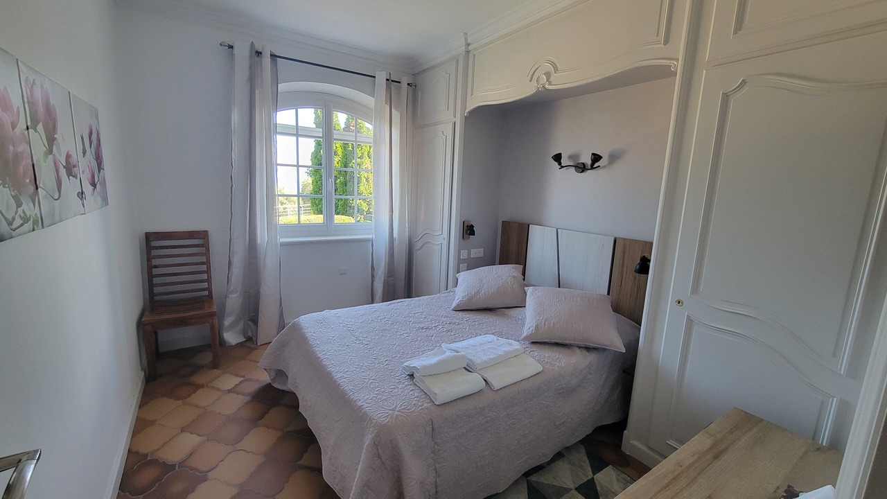 Photo of Bedroom in Gairaut