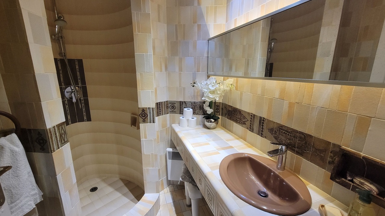 Photo of Bathroom in Gairaut