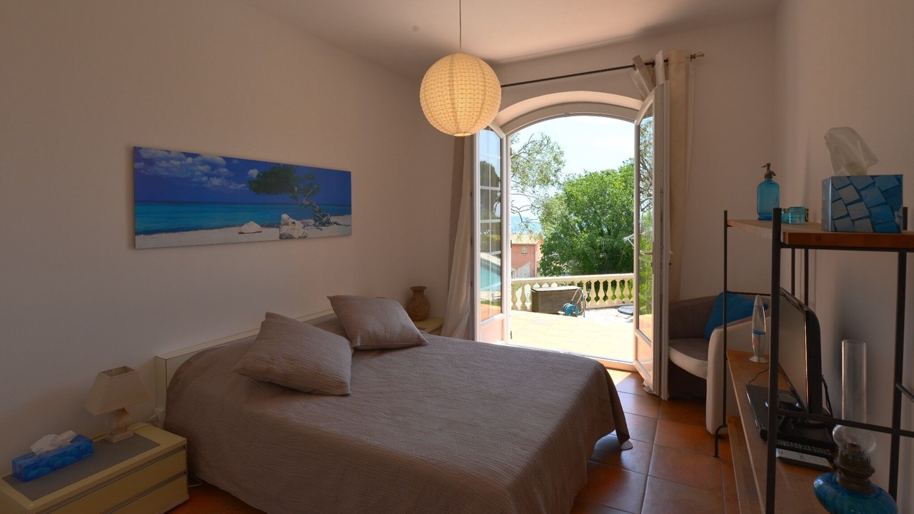 Photo of Bedroom in Gairaut