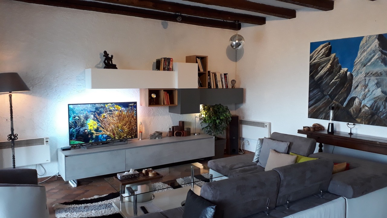 Photo of Livingroom in Gairaut