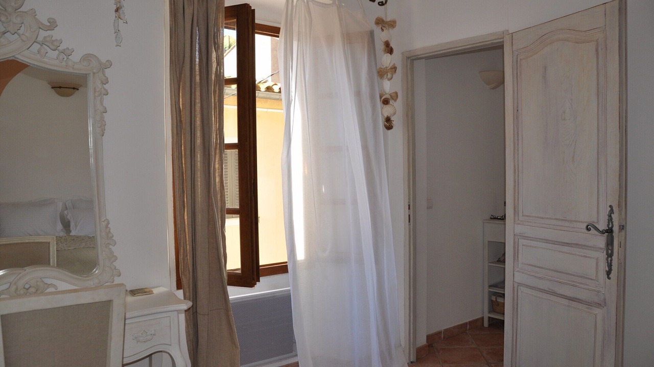 Photo of Bedroom in Saint-Tropez City Centre