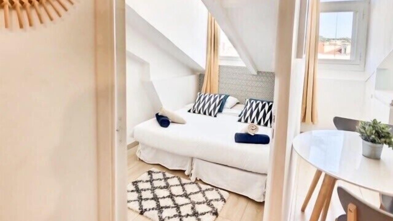 Photo of Bedroom in Cannes City Centre