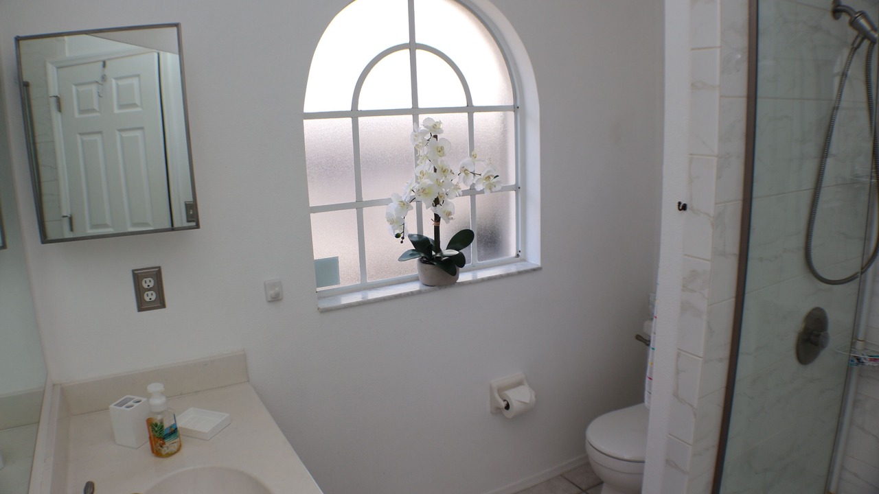Photo of Bathroom in Windward Cay