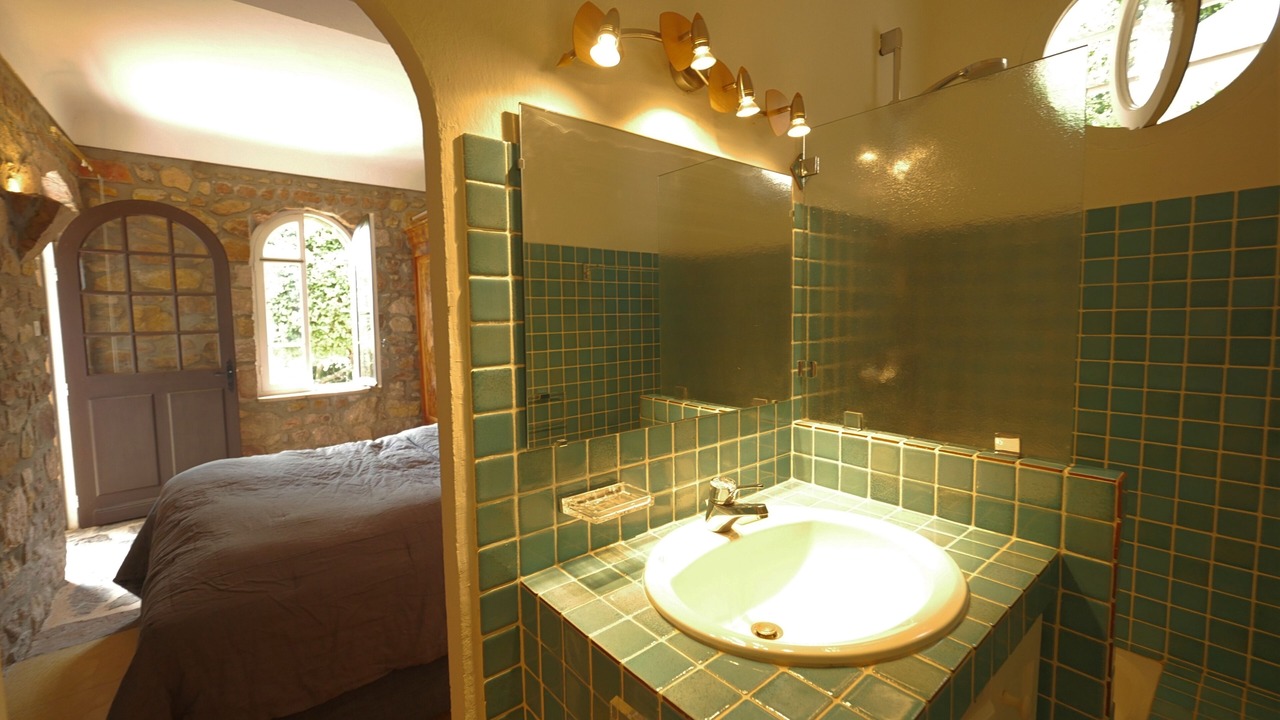 Photo of Bathroom in Espero-Pax