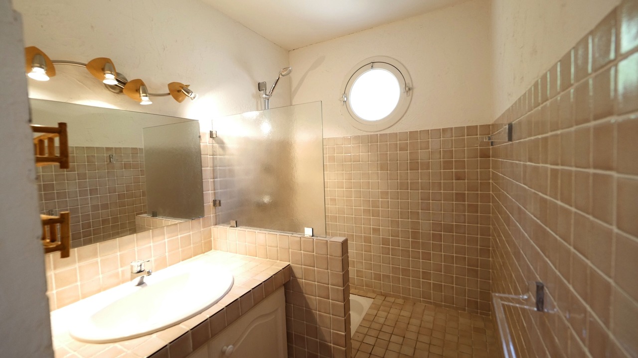 Photo of Bathroom in Espero-Pax