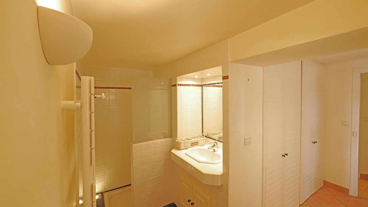 Photo of Bathroom in Espero-Pax