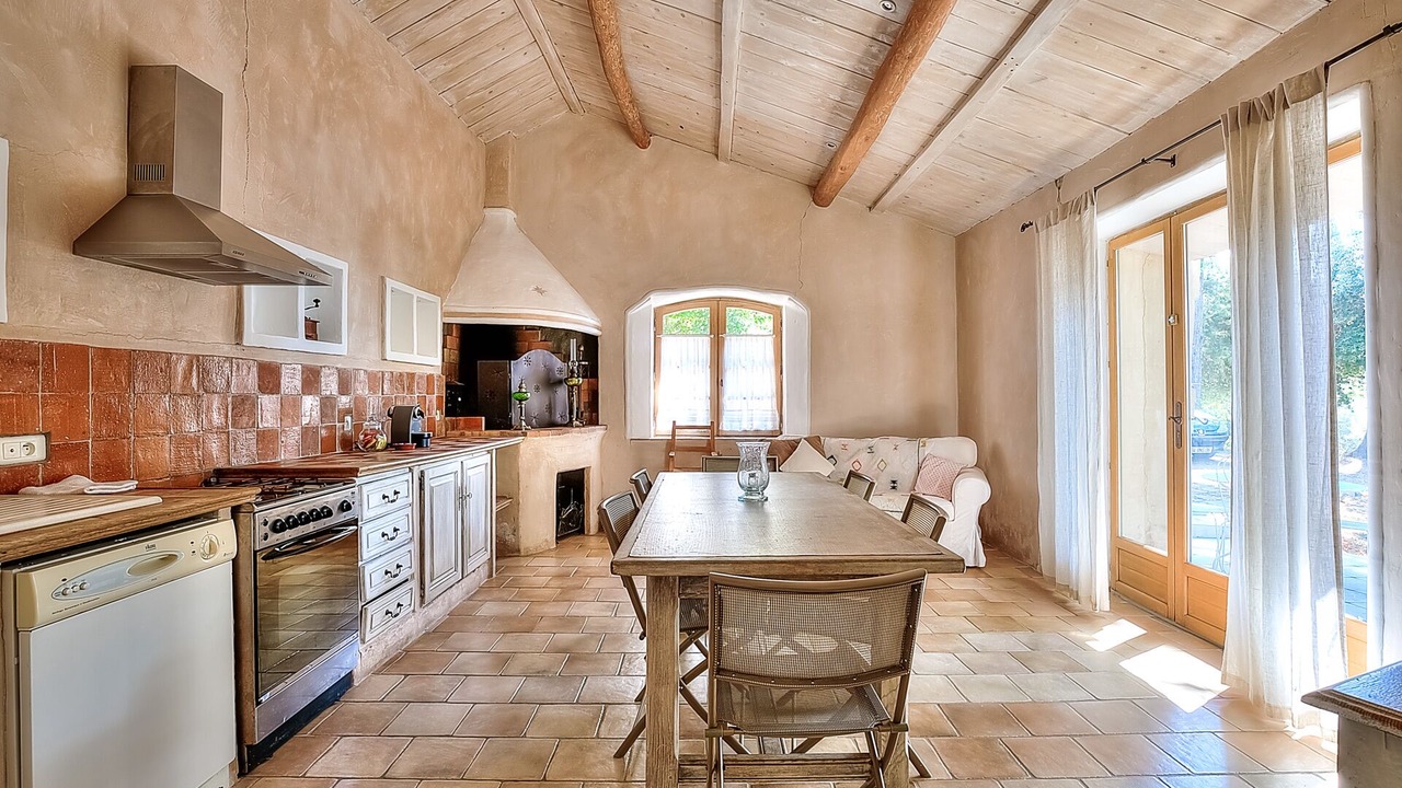 Photo of Kitchen in La Roquette-sur-Siagne