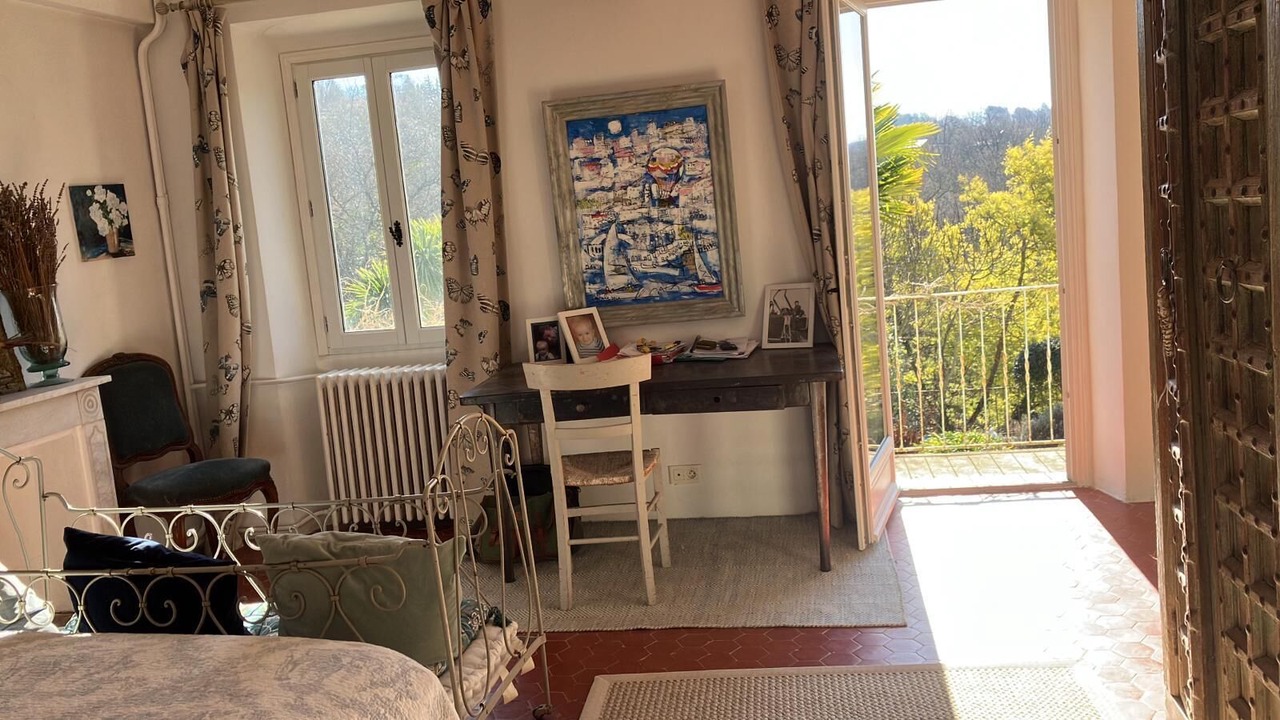 Photo of Bedroom in Contes