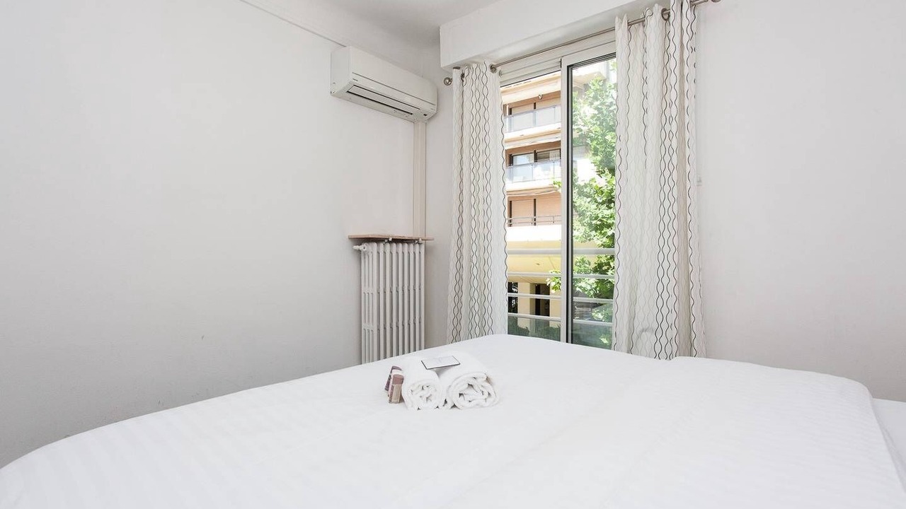 Photo of Bedroom in Cannes City Centre