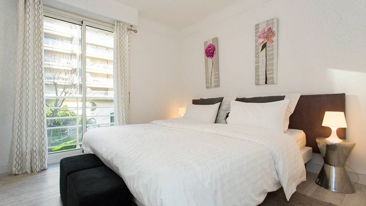Photo of Bedroom in Cannes City Centre