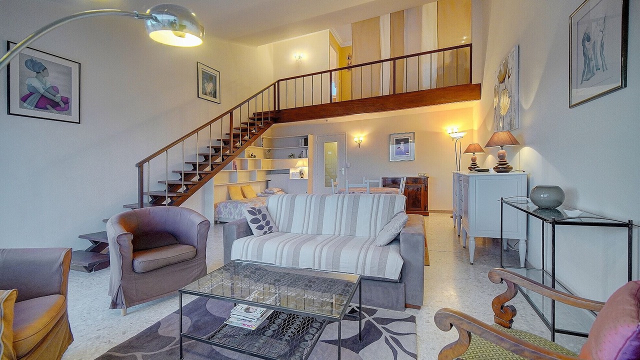 Photo of Livingroom in Cannes Old Town