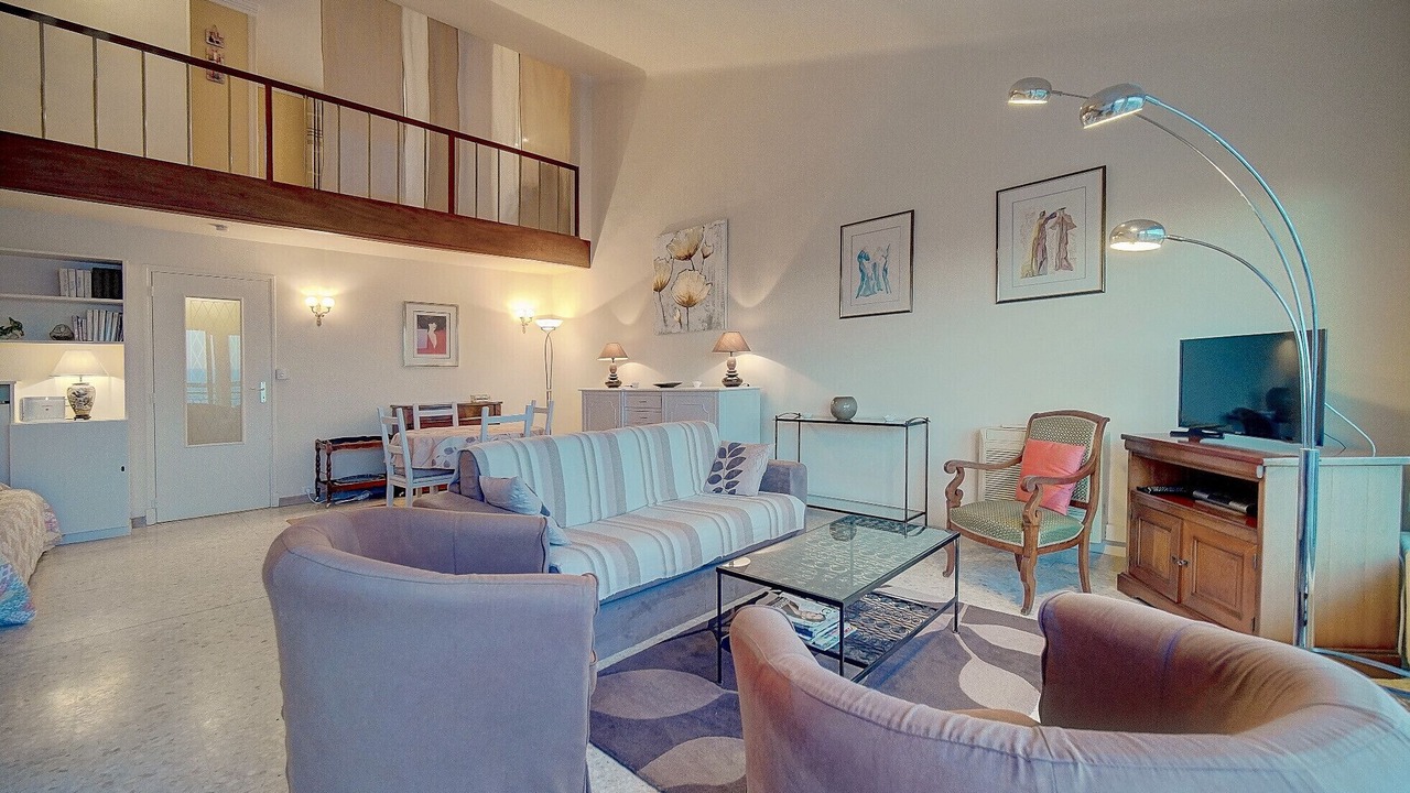 Photo of Livingroom in Cannes Old Town