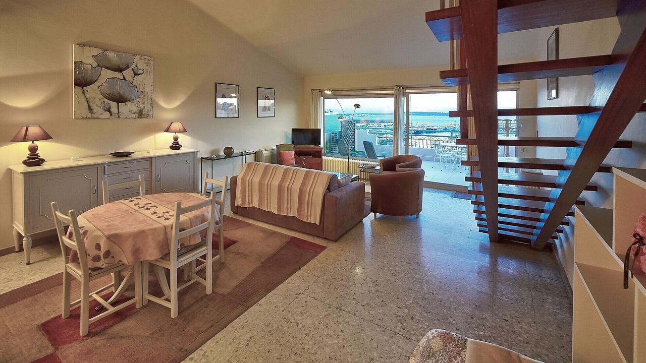 Photo of Livingroom in Cannes Old Town