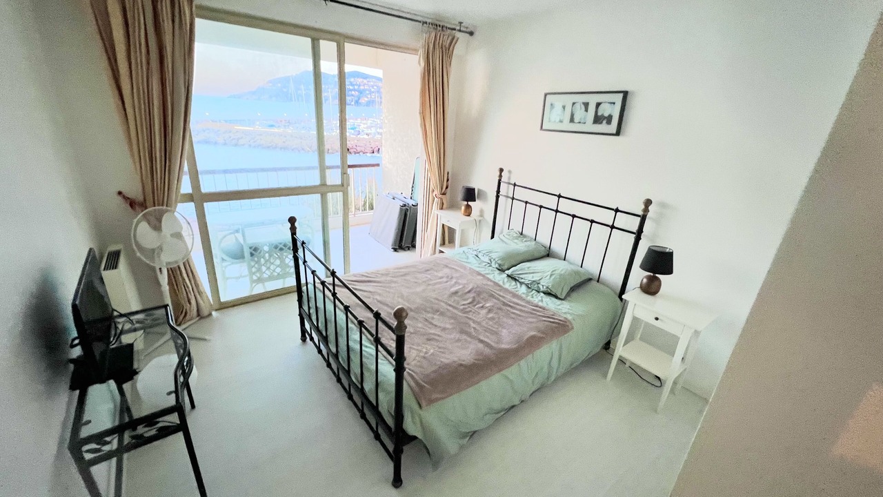 Photo of Bedroom in Mandelieu-la-Napoule Beach