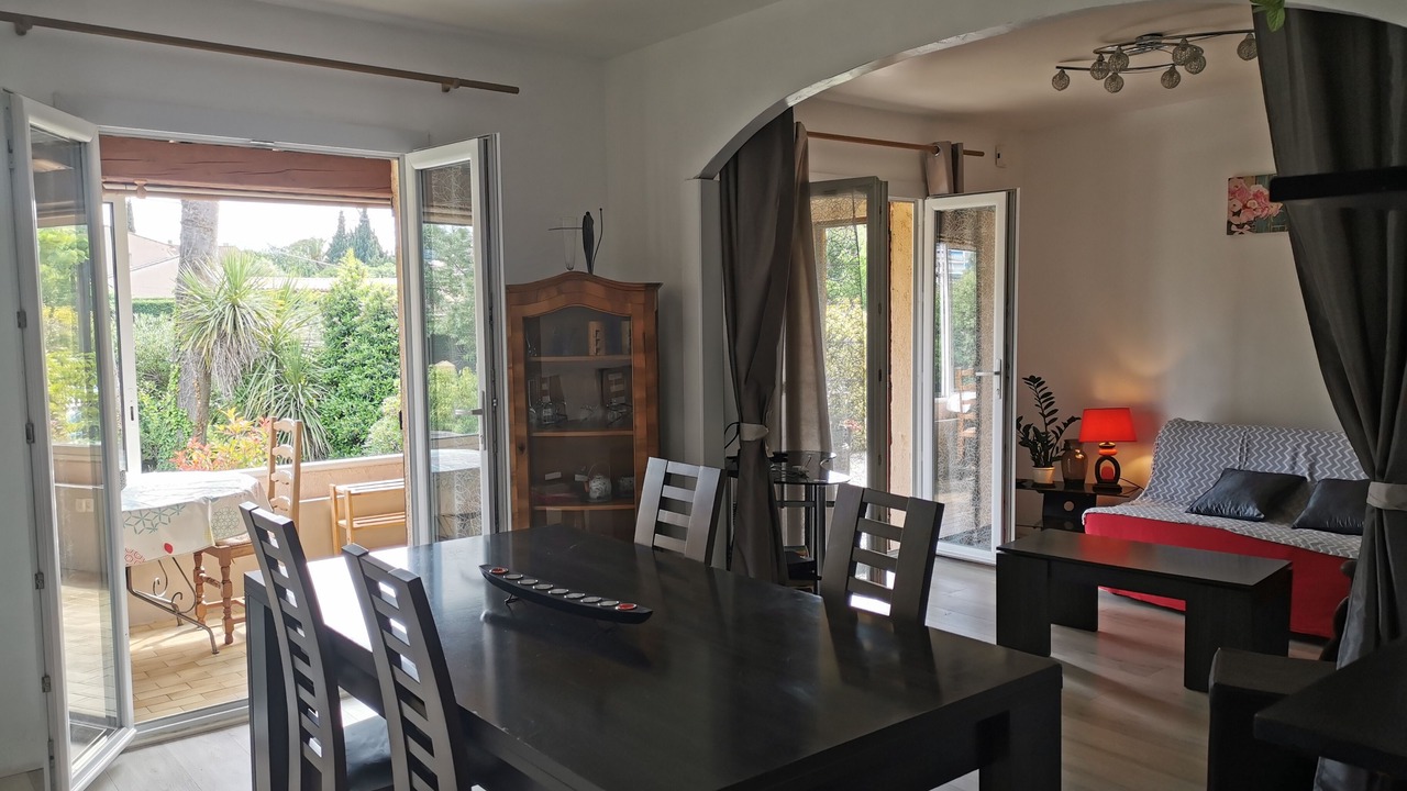 Photo of Livingroom in Mandelieu-La-Napoule