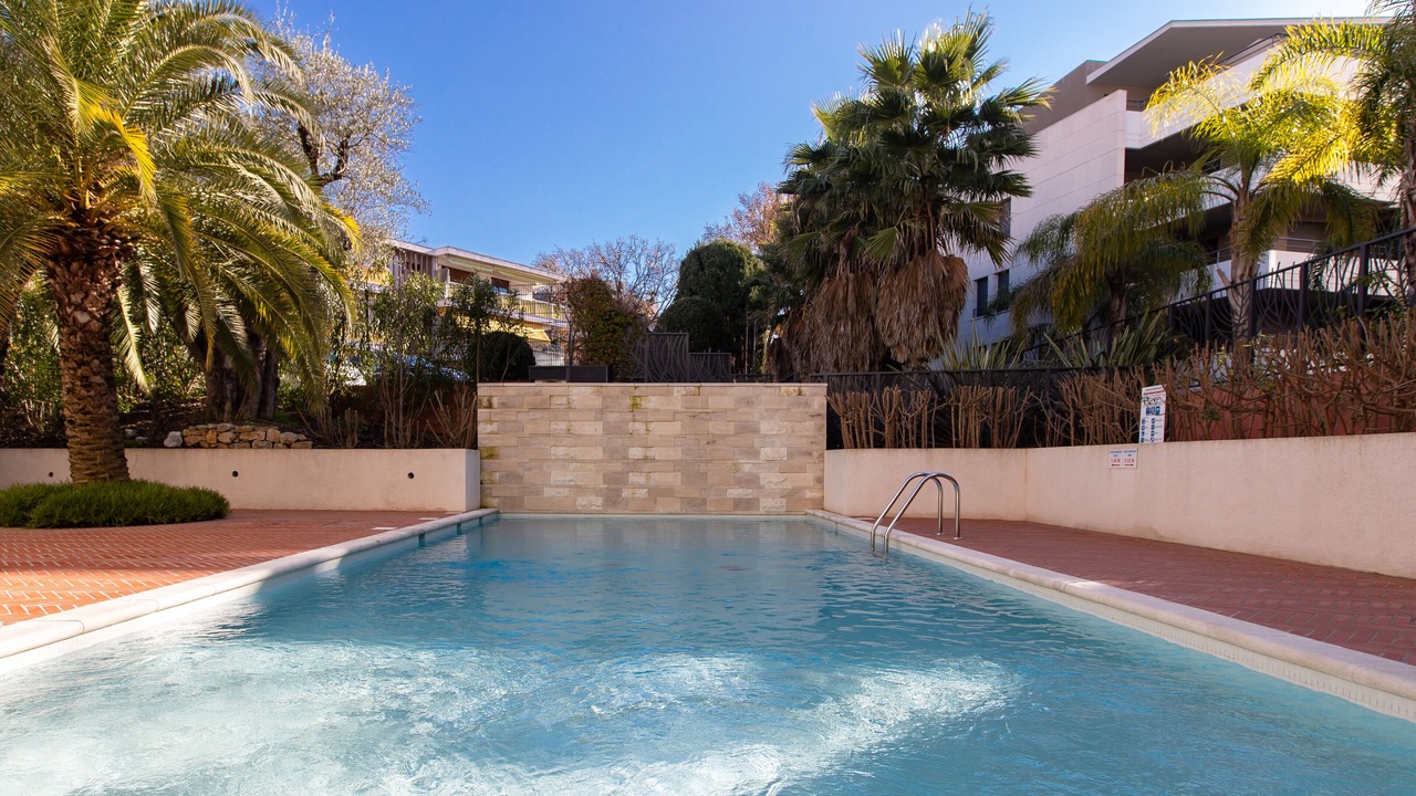 Photo of Outdoor in California - Pezou