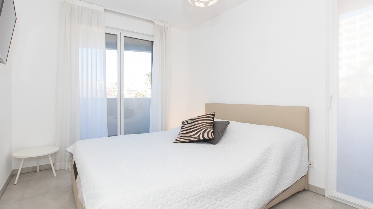 Photo of Bedroom in California - Pezou