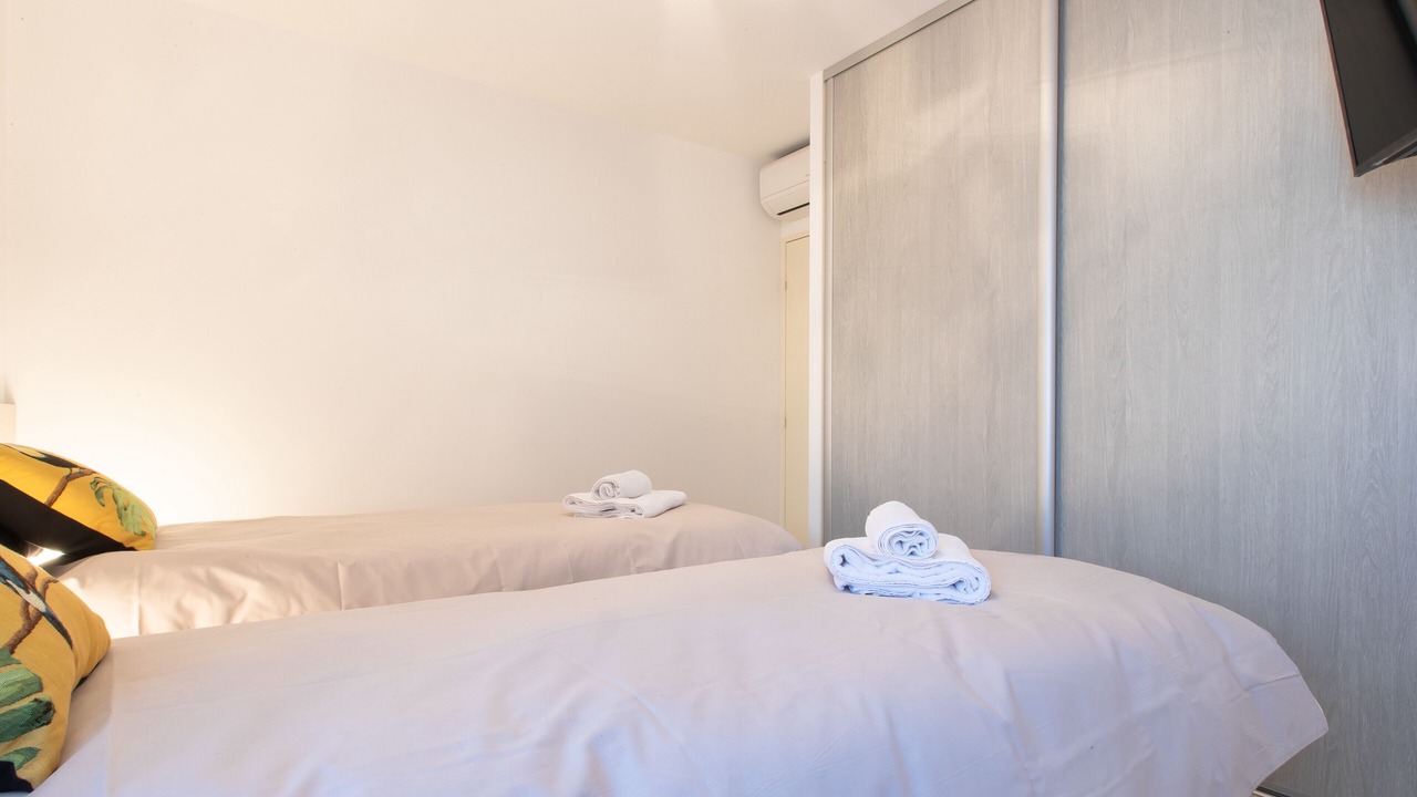 Photo of Bedroom in California - Pezou