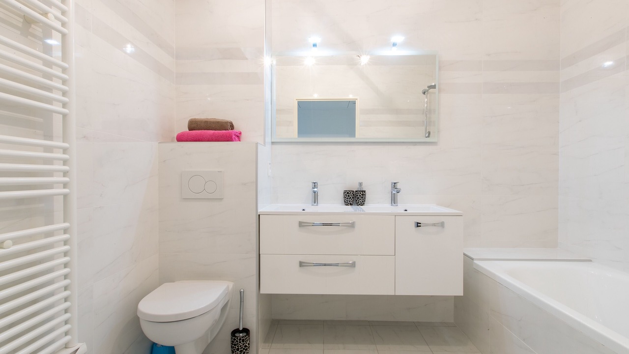 Photo of Bathroom in California - Pezou