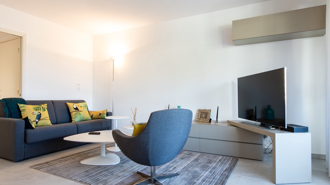 Photo of Livingroom in California - Pezou