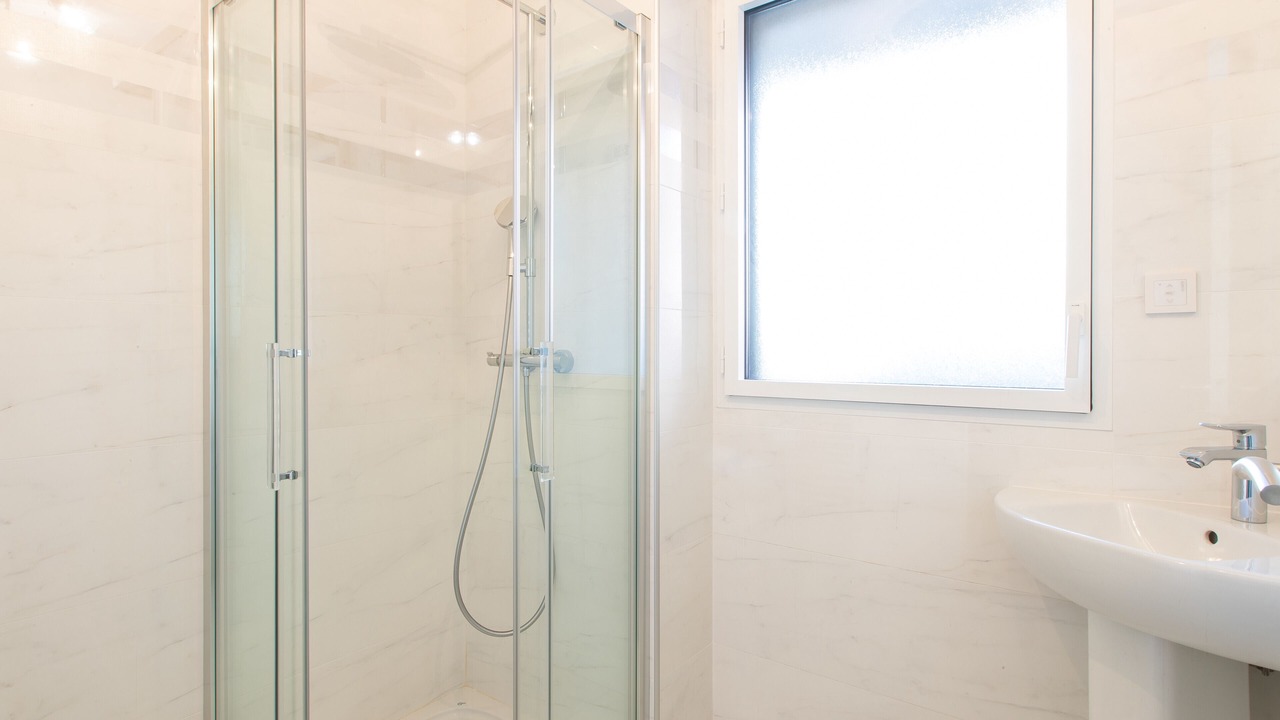Photo of Bathroom in California - Pezou
