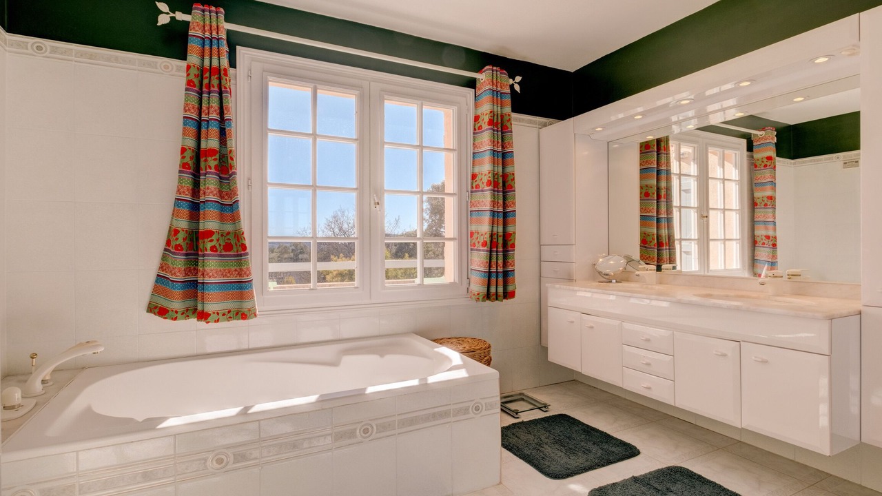 Photo of Bathroom in Bagnols-en-Foret