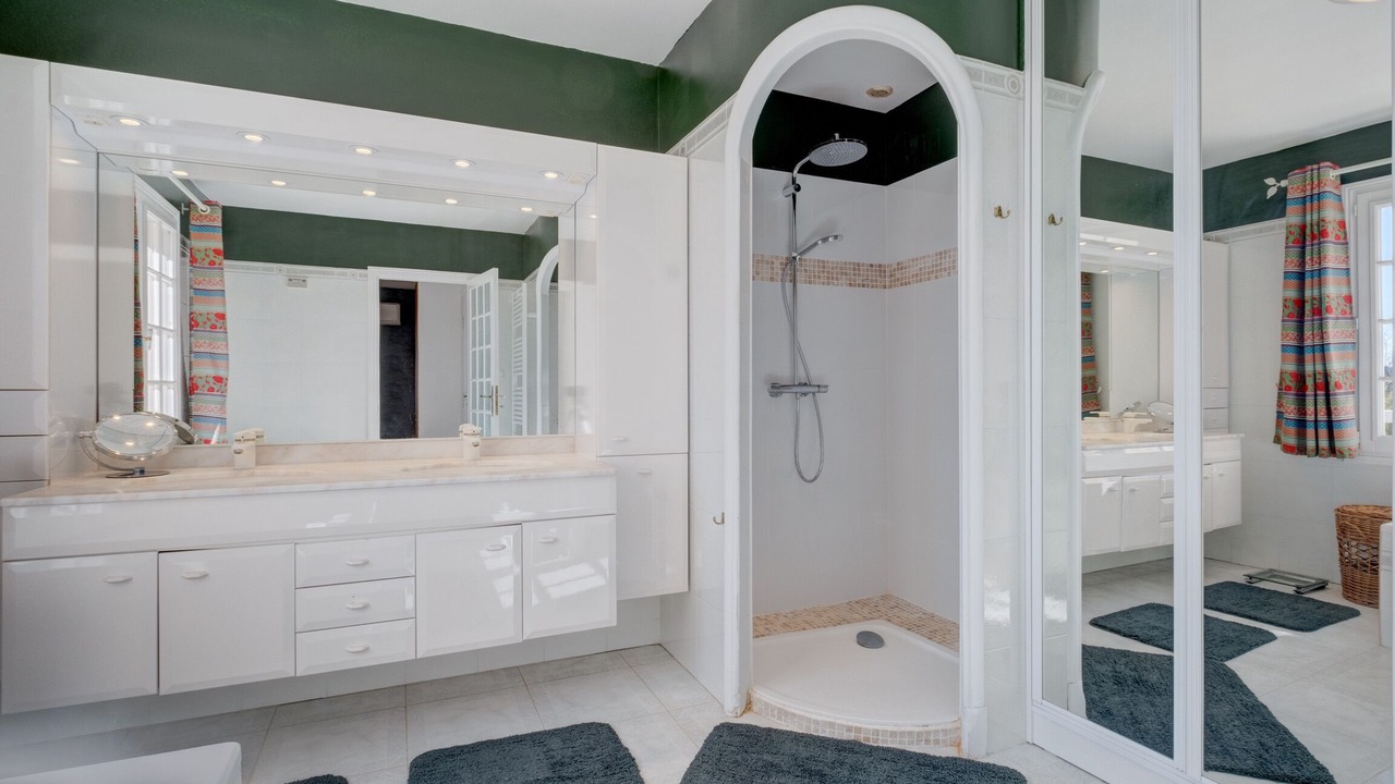 Photo of Bathroom in Bagnols-en-Foret