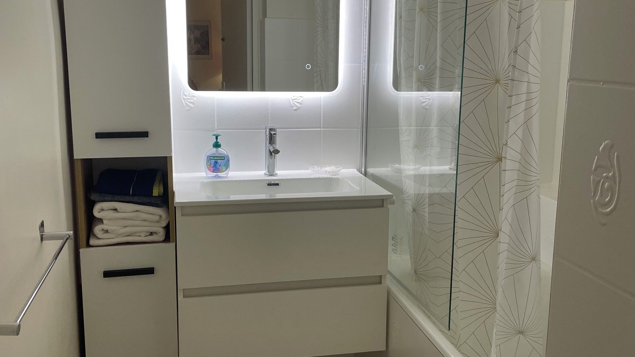 Photo of Bathroom in Riou - Petit Juas - Av de Grasse