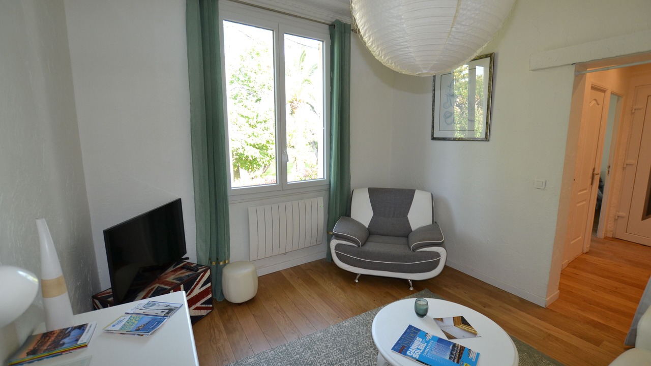 Photo of Livingroom in Prado - Republique