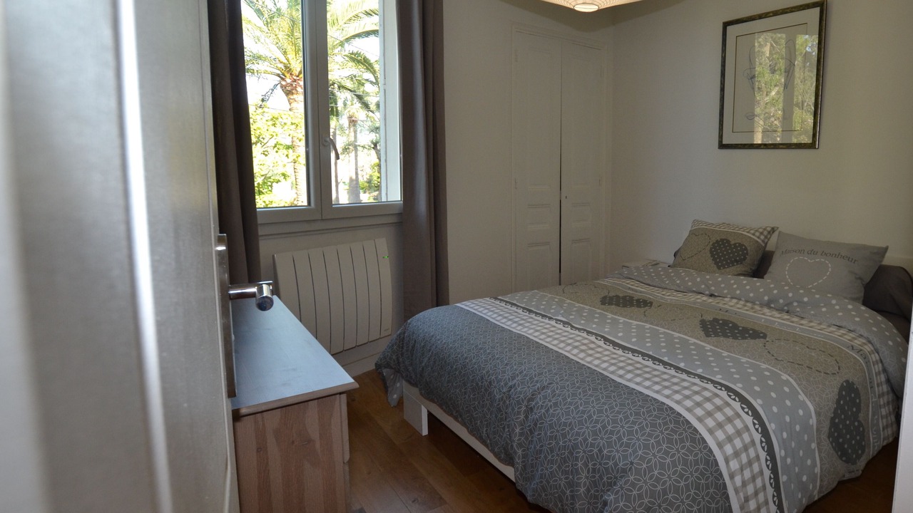 Photo of Bedroom in Prado - Republique