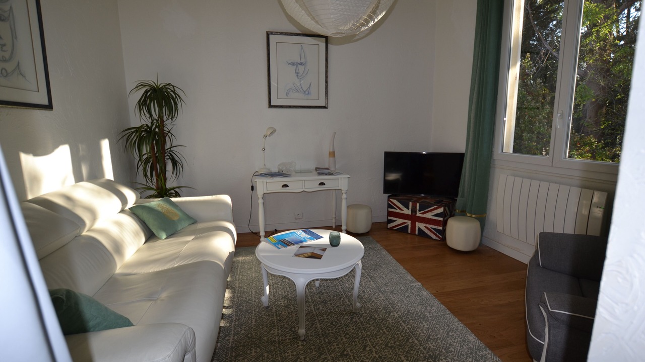 Photo of Livingroom in Prado - Republique
