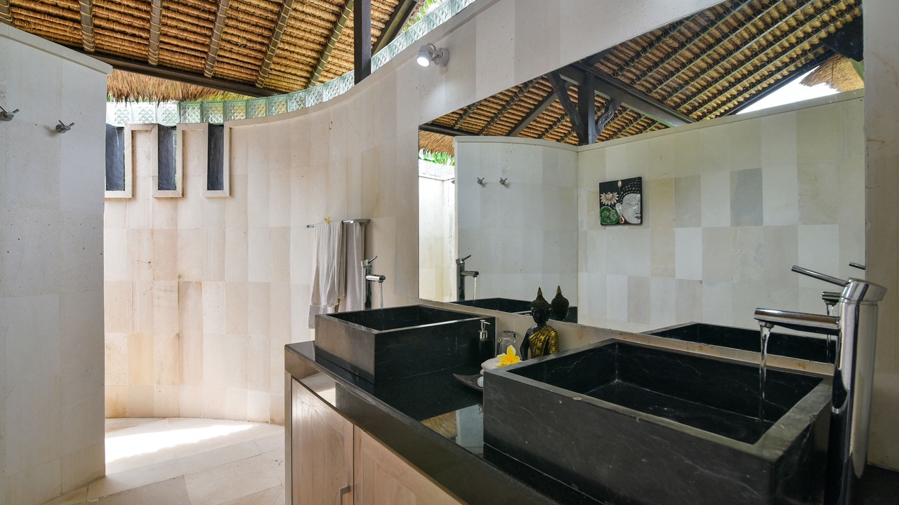 Photo of Bathroom in Umeanyar