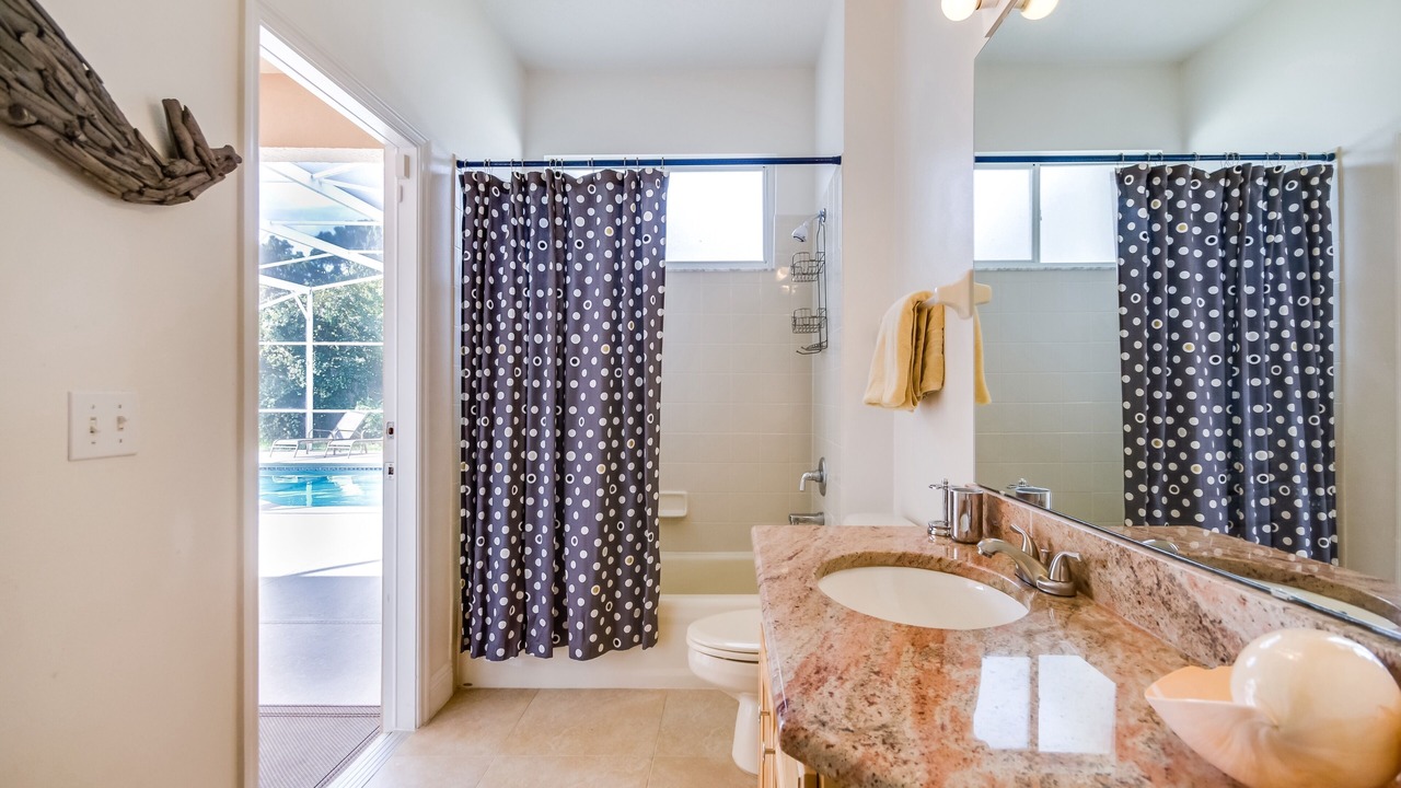 Photo of Bathroom in Bridgewater Crossing