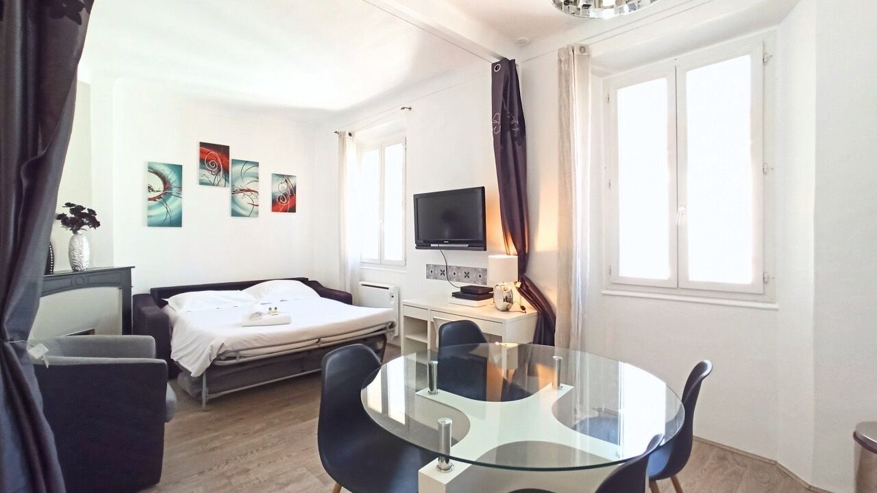 Photo of Bedroom in Cannes City Centre