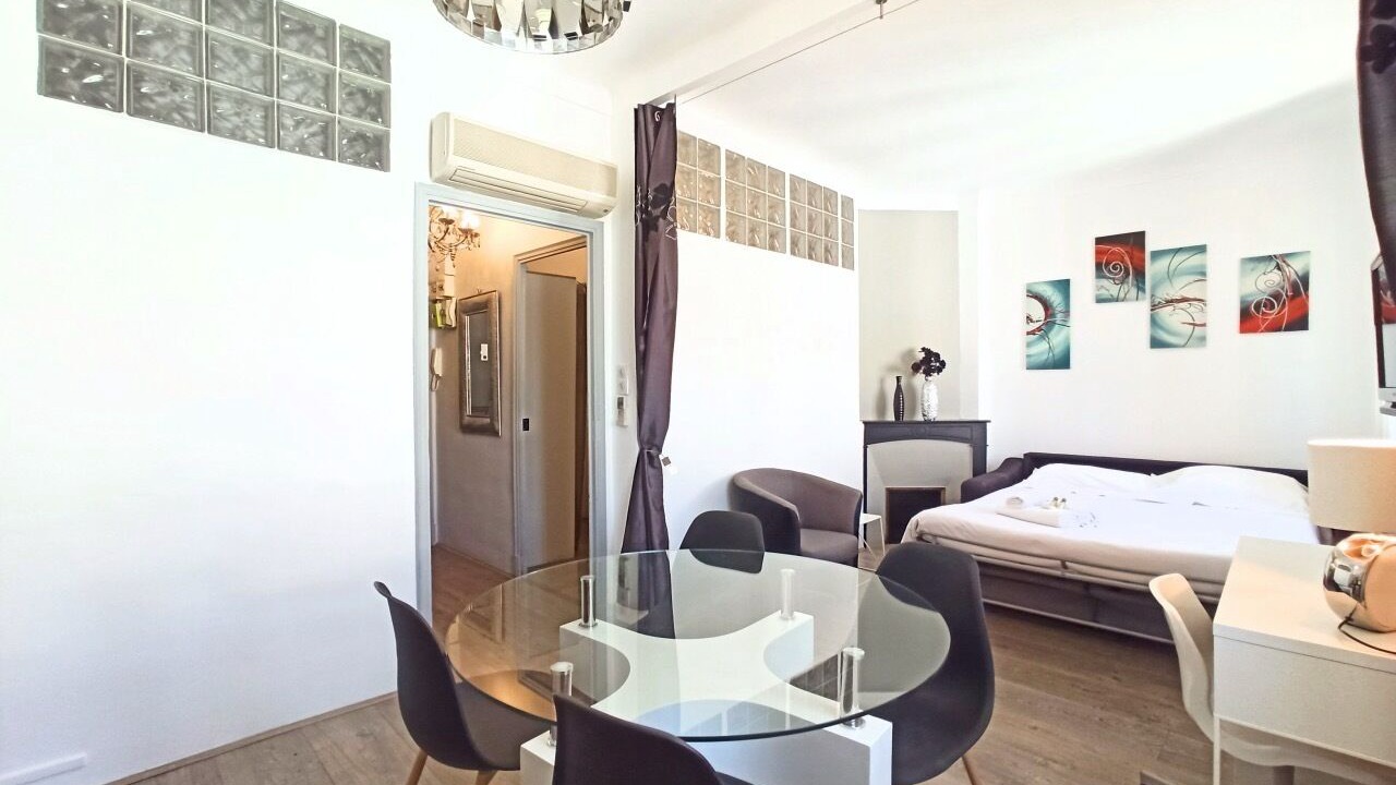 Photo of Bedroom in Cannes City Centre