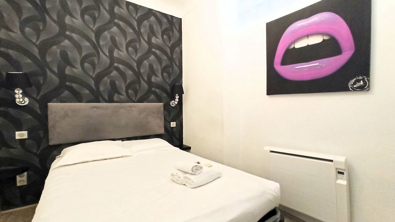 Photo of Bedroom in Cannes City Centre