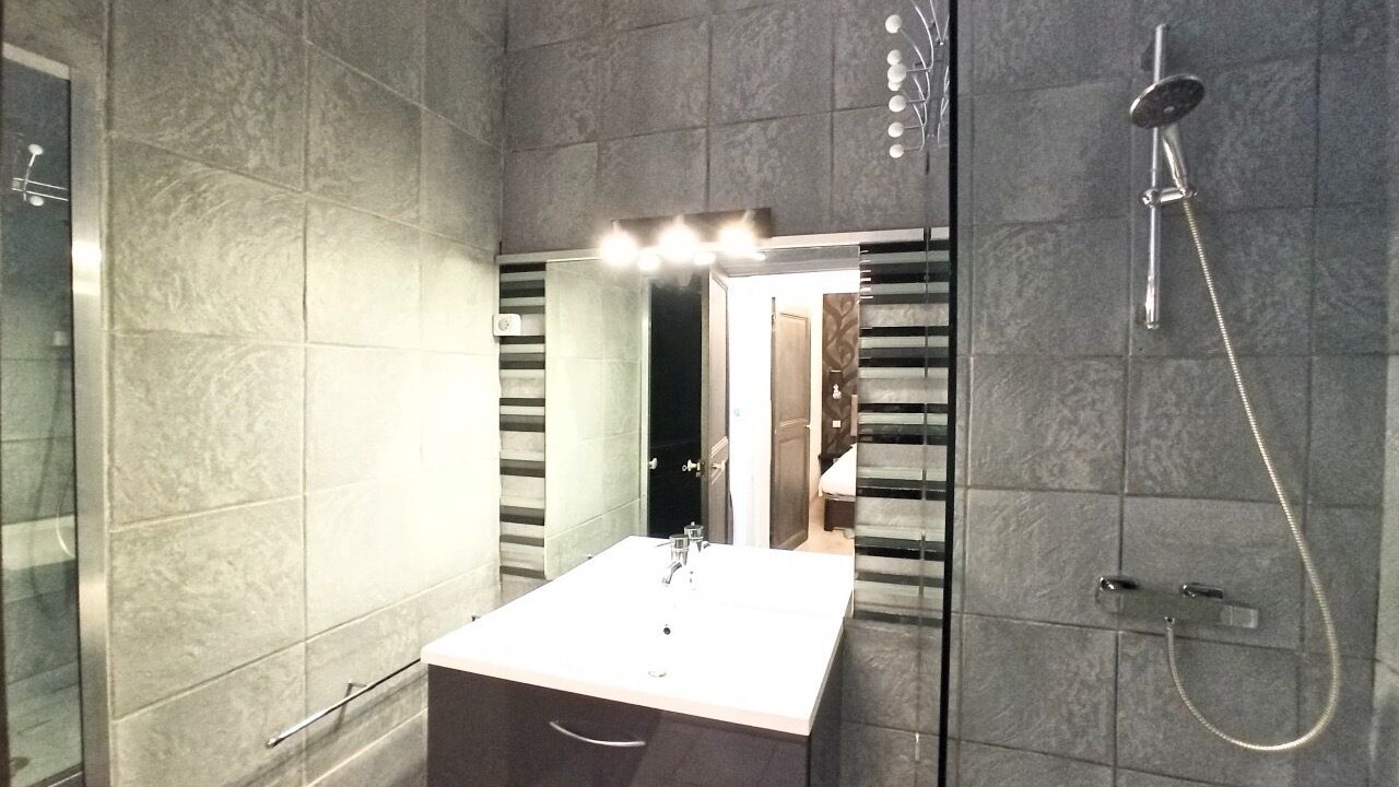 Photo of Bathroom in Cannes City Centre